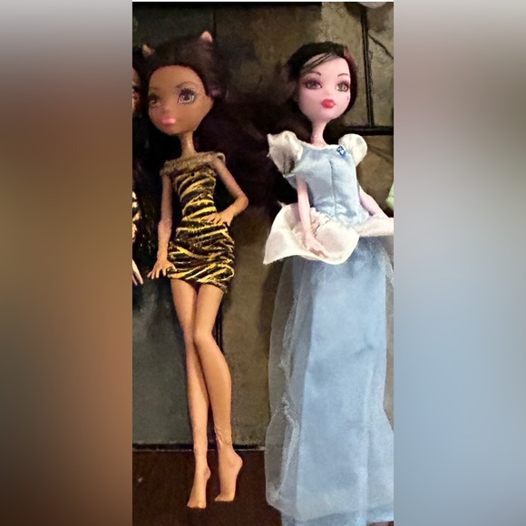 Monster high lot  Dana is missing two arms, and Marisol is missing 1 - Picture 2 of 2